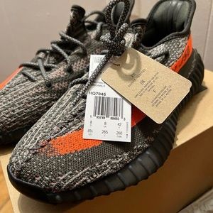 Yeezy 350 v2 Carbon Beluga